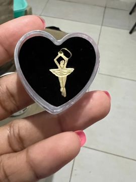 Pingente de bailarina em ouro 18k