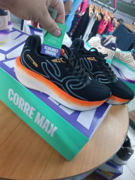 Tênis Esportivo Masculino Nike - Corre Max - Novo