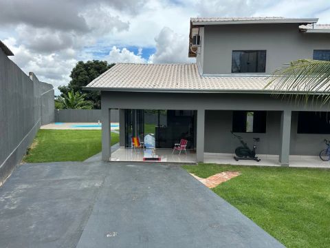 Sobrado com piscina 