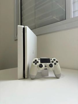 PlayStation 4 Slim 1TB Branco 01 Controle Original