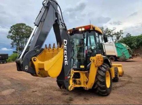 Retroescavadeira Jhon Deere 