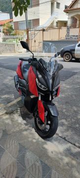 Scooter XMAX 250 . COM DESCONTO! MUITO NOVA!