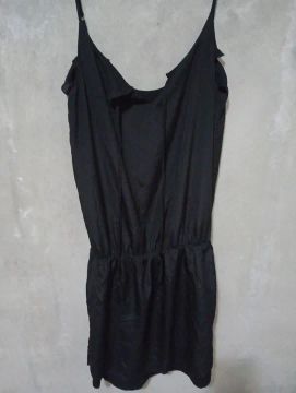 Vestido preto de renda para festa