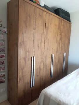 EXCELENTE Guarda Roupa com 2,30x0,47x2,30,com 6portas,ótima conservação, retirada no local