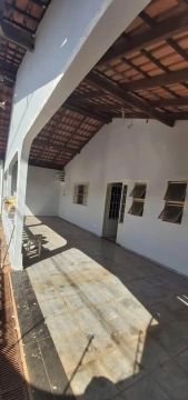 Aluga-se casa ampla no Bairro Nova Esperança - Várzea Grande