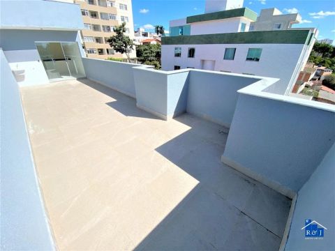 Cobertura à Venda - 3 Quartos sendo 1 Suíte - 2 Vagas sob Pilotis - Vila Clóris