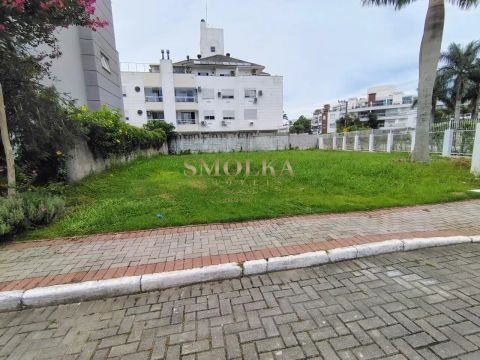 Terreno em Condomínio Fechado