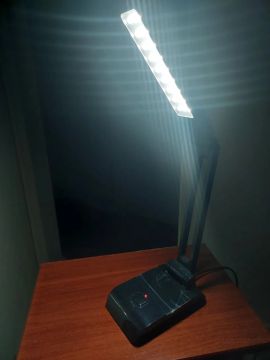Luminária de mesa LED - Iluminação moderna e prática