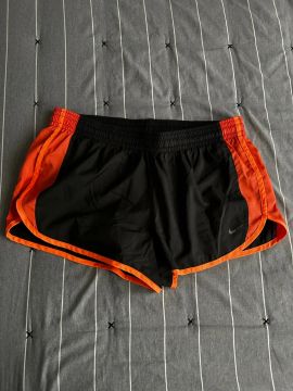 Shorts com bermuda por baixo Nike - tam G