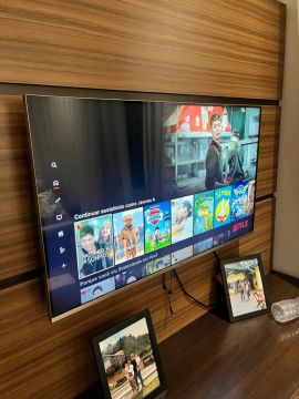 TV 47 polegadas Smart com Netflix, prime vídeo e YouTube já instalado 
