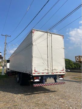 Carreta Baú fachinni 28 paletes 