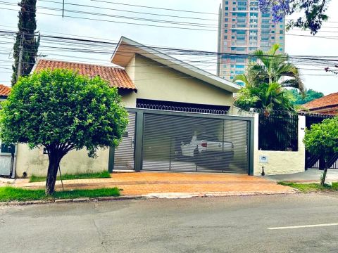 Casa á 500 m da UNIDERP da Av. Ceará 