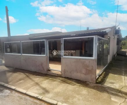 Casa - 3 Quartos - Sala integrada com Cozinha - Salão de Festas - 2 Banheiros - Estalagem 