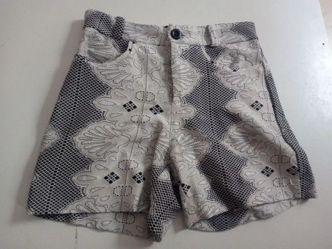 Brechó Short feminino renda branco e preto