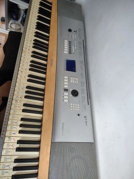 Teclado Yamaha PSR-E243 - Ótimo estado!