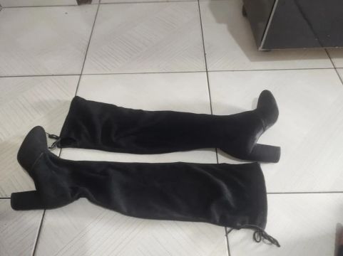 Bota cano alto em camurça da marca Drezzup número 37 em ótimas condições !