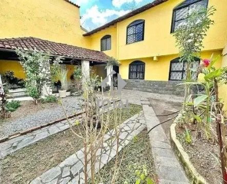 CASA ESPAÇOSA E ACONCHEGANTE - 03 QUARTOS