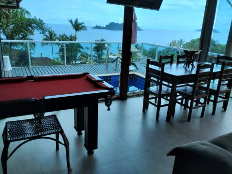 Casa de Temporada com Piscina e Vista para o Mar