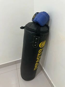Saco de Pancada Impact, com luva tamanho M
