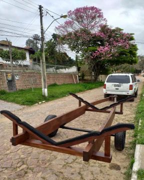 Carreta de encalhe para lanchas 