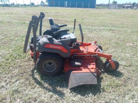 Trator corta grama Husqvarna278,5hrs / ano 2023<br>*Giro Zero Husqvarna Modelo Z460*