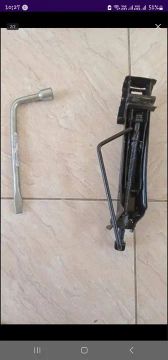 Vendo macaco e chave de rodas