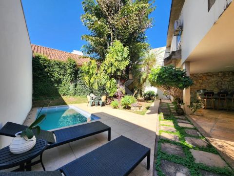 Casa à venda no bairro Sidil, 7 quartos sendo 3 suítes e 4 vagas.