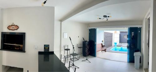 Casa com piscina e estúdio musical próximo à praias