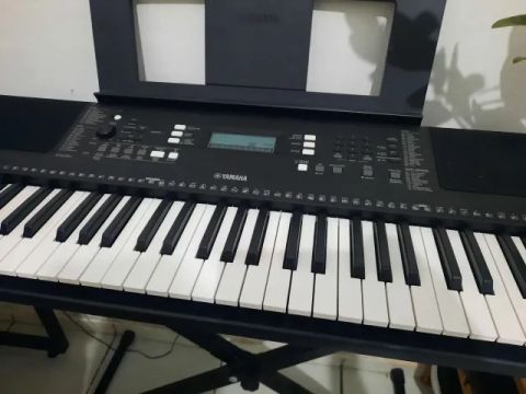 Teclado Yamaha PSR-E373 61 teclas 110V/220V