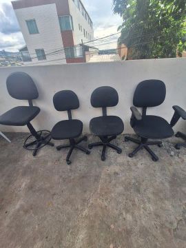  4 Cadeiras de escritório com regulagem