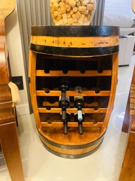 Adega de Vinho em Barril de Madeira