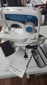 MAQUINA DE COSTURA COM PONTOS DECORATIVOS ELGIN BROTHER(220 VOLTS )