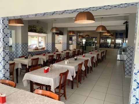 Restaurante em pleno funcionamento à venda