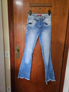 Calça jeans flare
