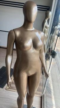 Manequim Feminino Dourado plus size 