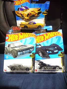 Lote  03 Carrinhos hot wheels Batman - Temáticos