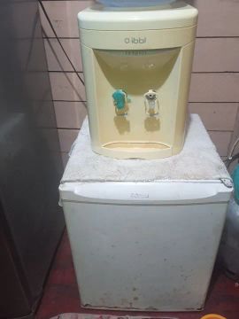 Vendo bebedouro e um frigobar zap *