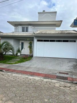 Casa em Condomínio 3 dormitórios 2 suítes