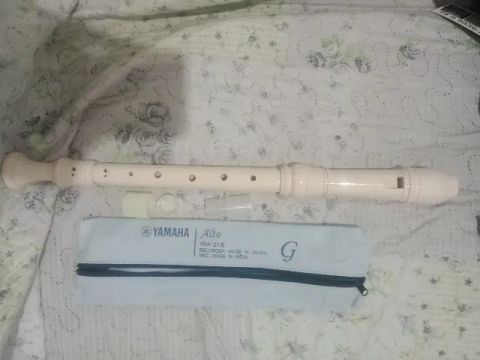 VENDO FLAUTA DOCE YAMAHA YRA-27 III CONTRALTO GERMANICA CREME C/ BAG  POR APENAS R$115