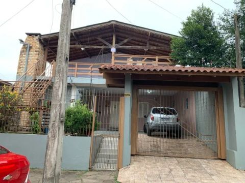 ótima casa de 2 pavimentos em excelente localização no bairro São Luiz. fone 55- *