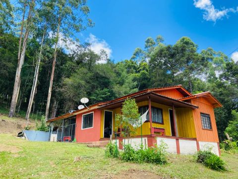 Alugo casa em sítio anual para veraneio exclusivo