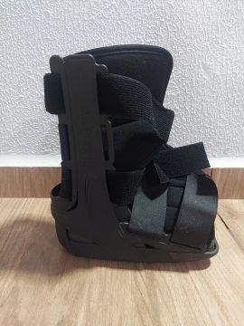 Bota ortopédica para recuperação de tornozelo