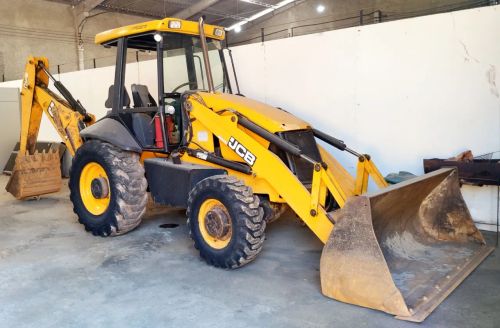 Retroescavadeira JCB 4x4