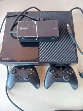 LEIA O ANÚNCIO Xbox One com defeito completo com 2 controles e fonte tudo original 