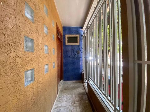 Casa de 375 m² de área construída com 4 quartos(st) no bairro Ilha dos Araujos
