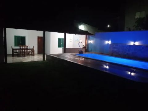 Casa c/ Piscina Churrasqueira, Fogão a Lenha c/ 04 quartos, tranquila e aconchegante ! 