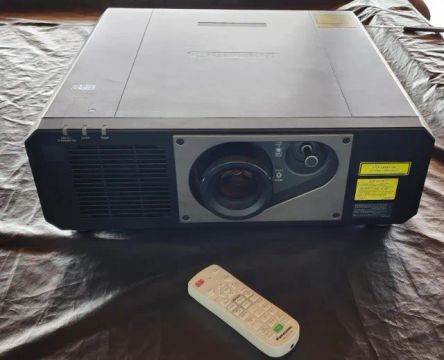 Projetor Laser Panasonic PT-RZ570 5.000 lumens WUXGA