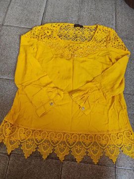 Blusa com detalhes 
