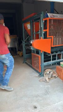 Máquina de Blocos de Concreto Atlântica