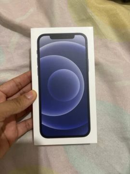 Caixa iPhone 12 preto